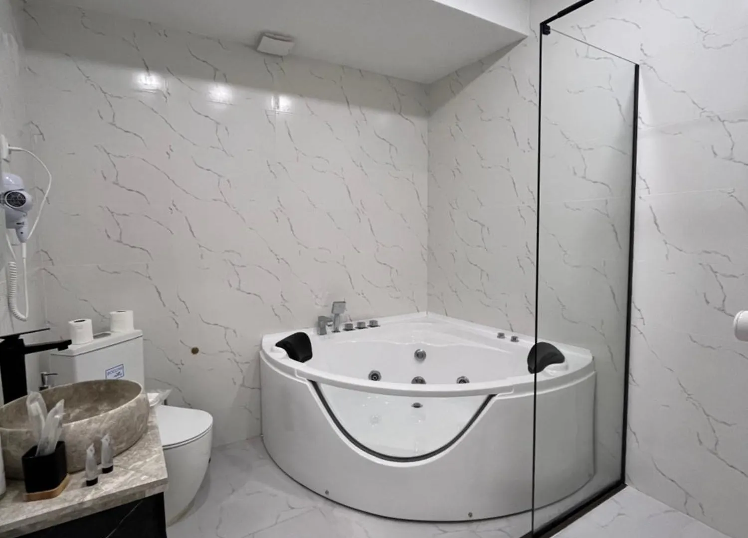 Shirin Apartments With Jacuzzi Tbilisi Georgië